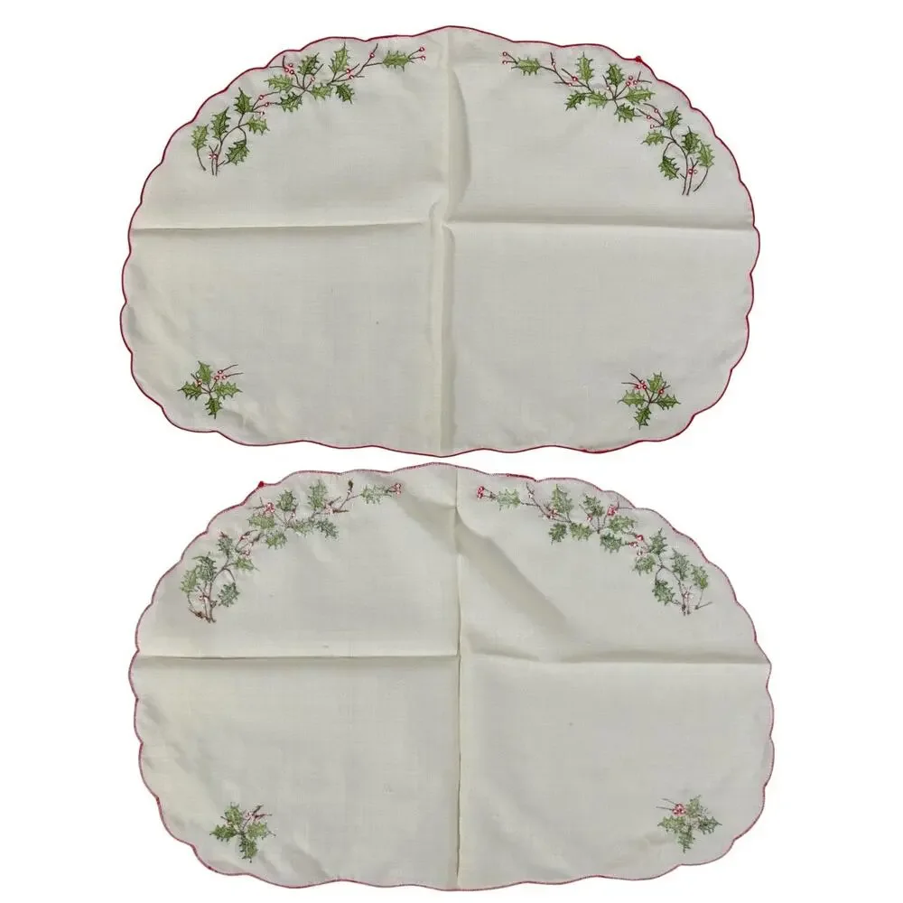 VTG Set of 4 Christmas Placemats and 4 Napkins Holly Linen White Red Dining Room